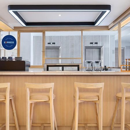 Holiday Inn Express Bali Sunset Road By Ihg Kuta  Ngoại thất bức ảnh