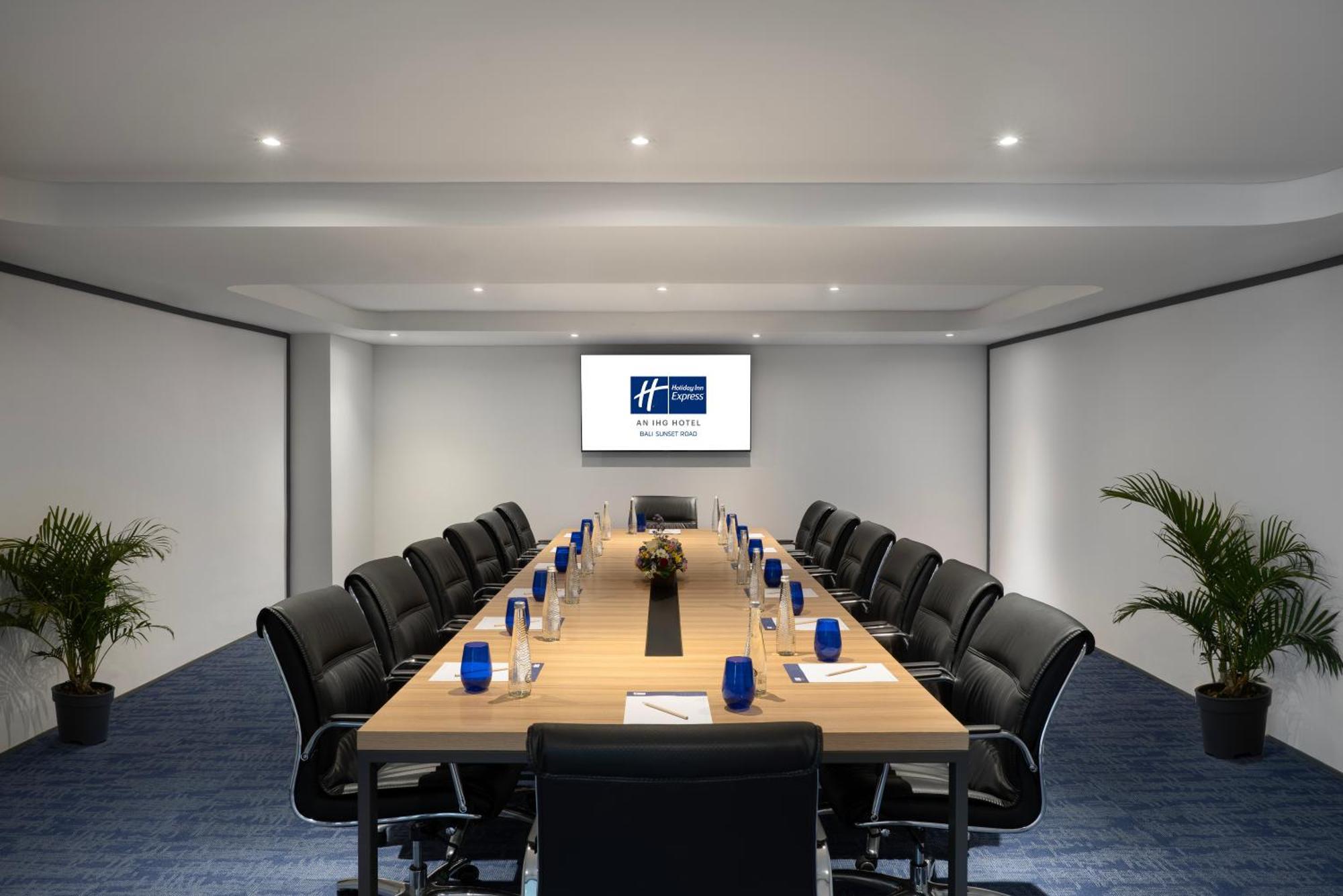 Holiday Inn Express Bali Sunset Road By Ihg Kuta  Ngoại thất bức ảnh