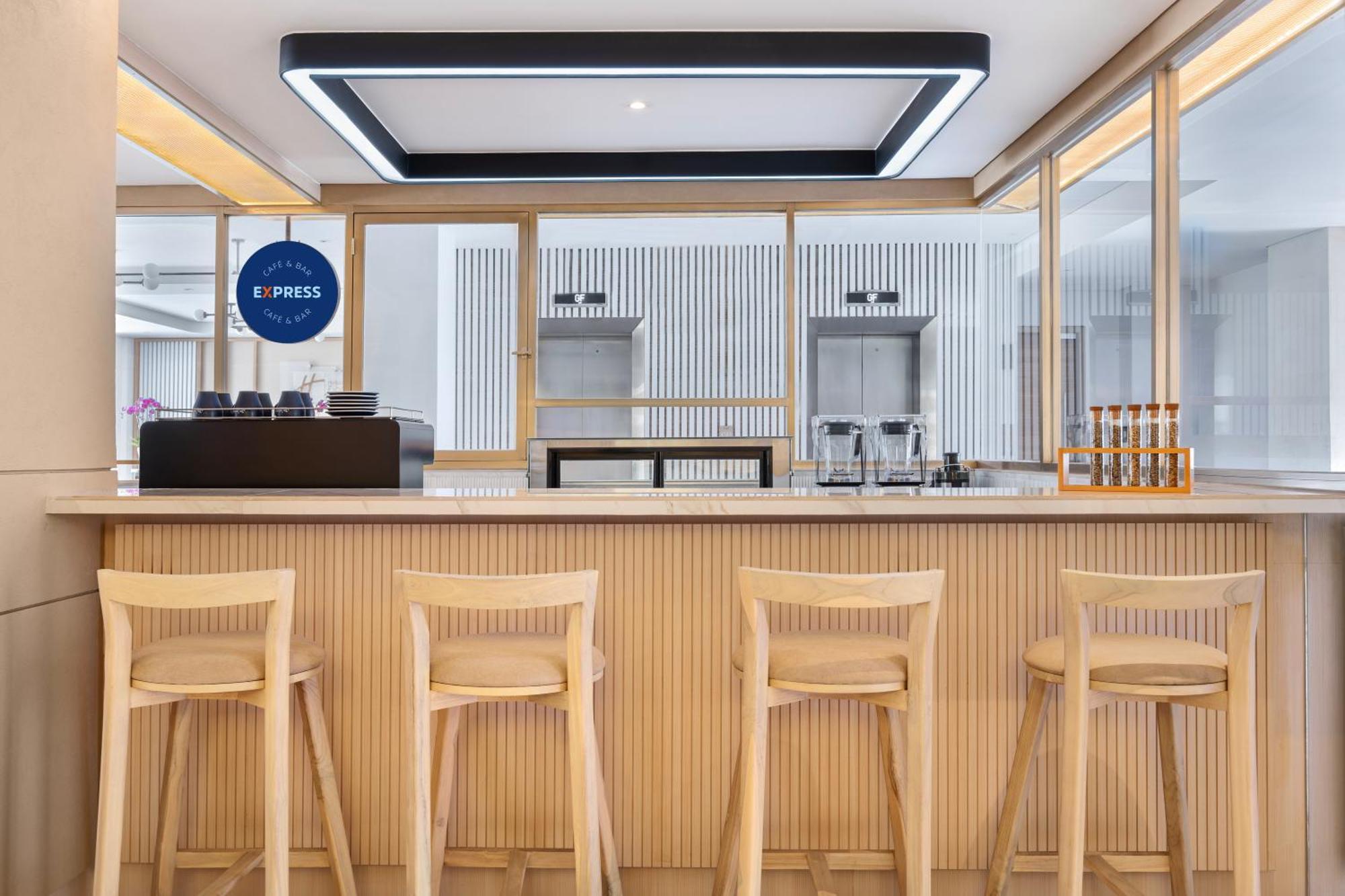 Holiday Inn Express Bali Sunset Road By Ihg Kuta  Ngoại thất bức ảnh