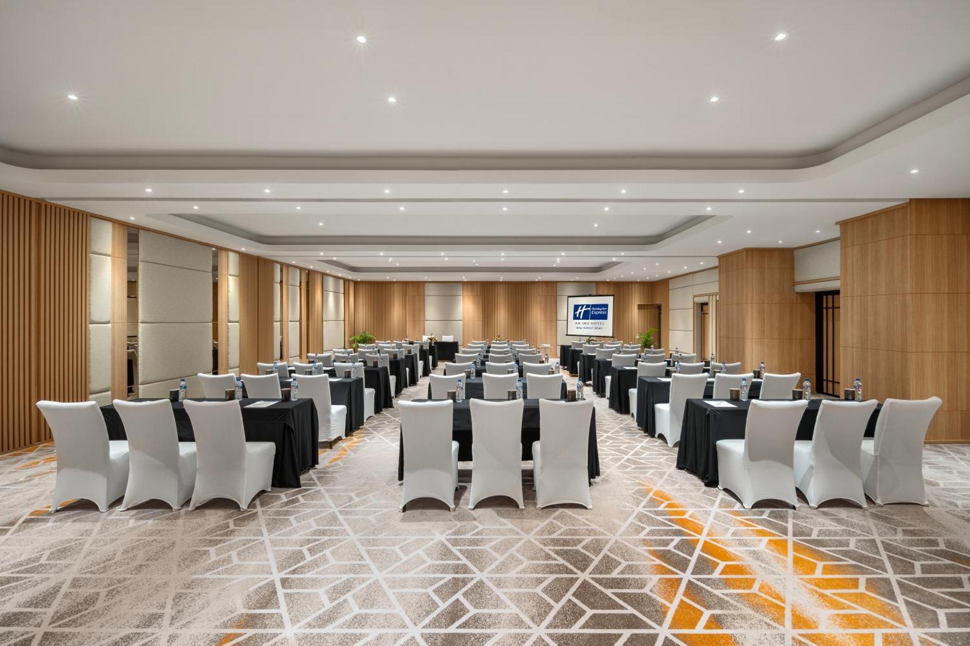 Holiday Inn Express Bali Sunset Road By Ihg Kuta  Ngoại thất bức ảnh