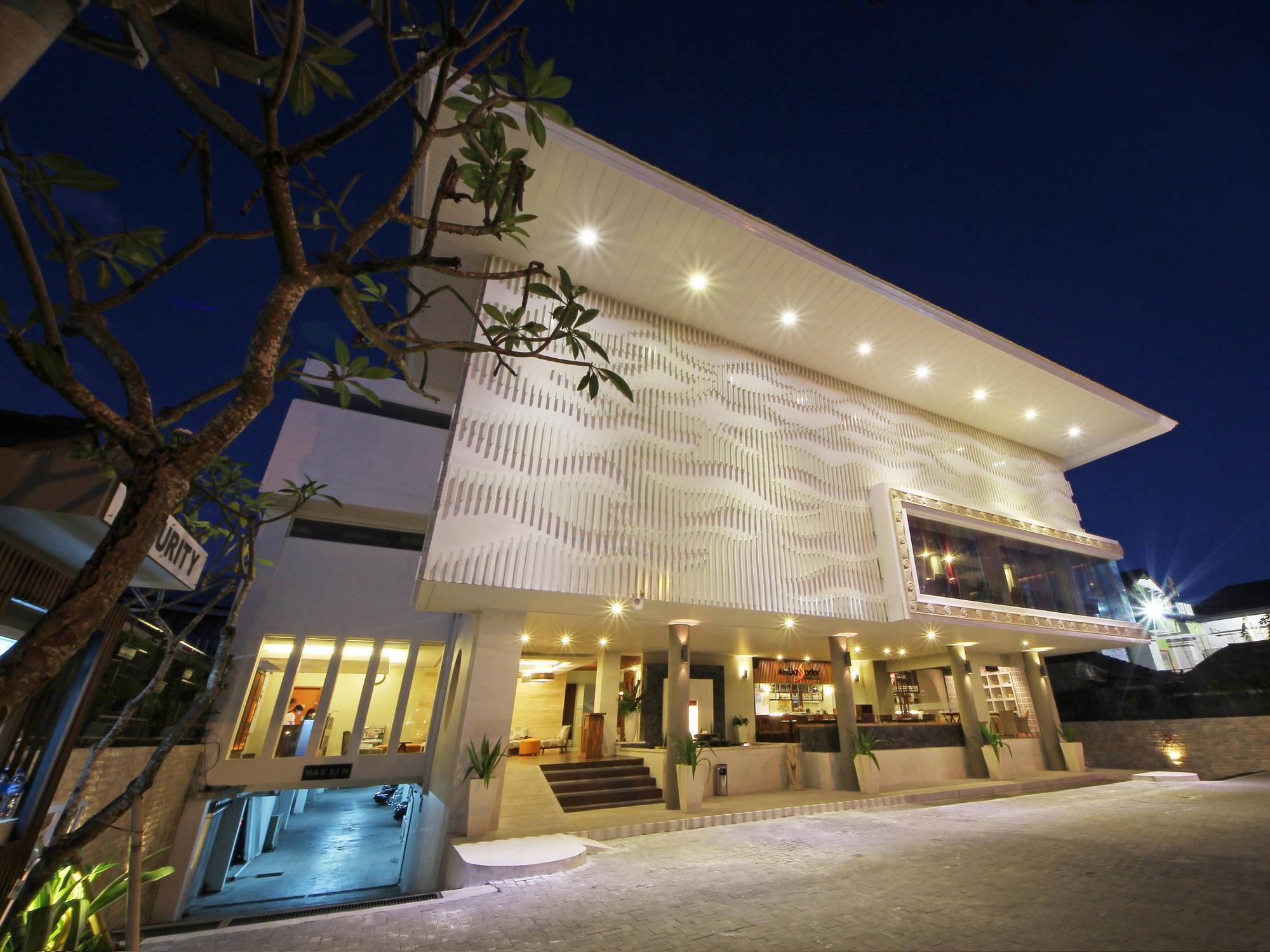 Holiday Inn Express Bali Sunset Road By Ihg Kuta  Ngoại thất bức ảnh