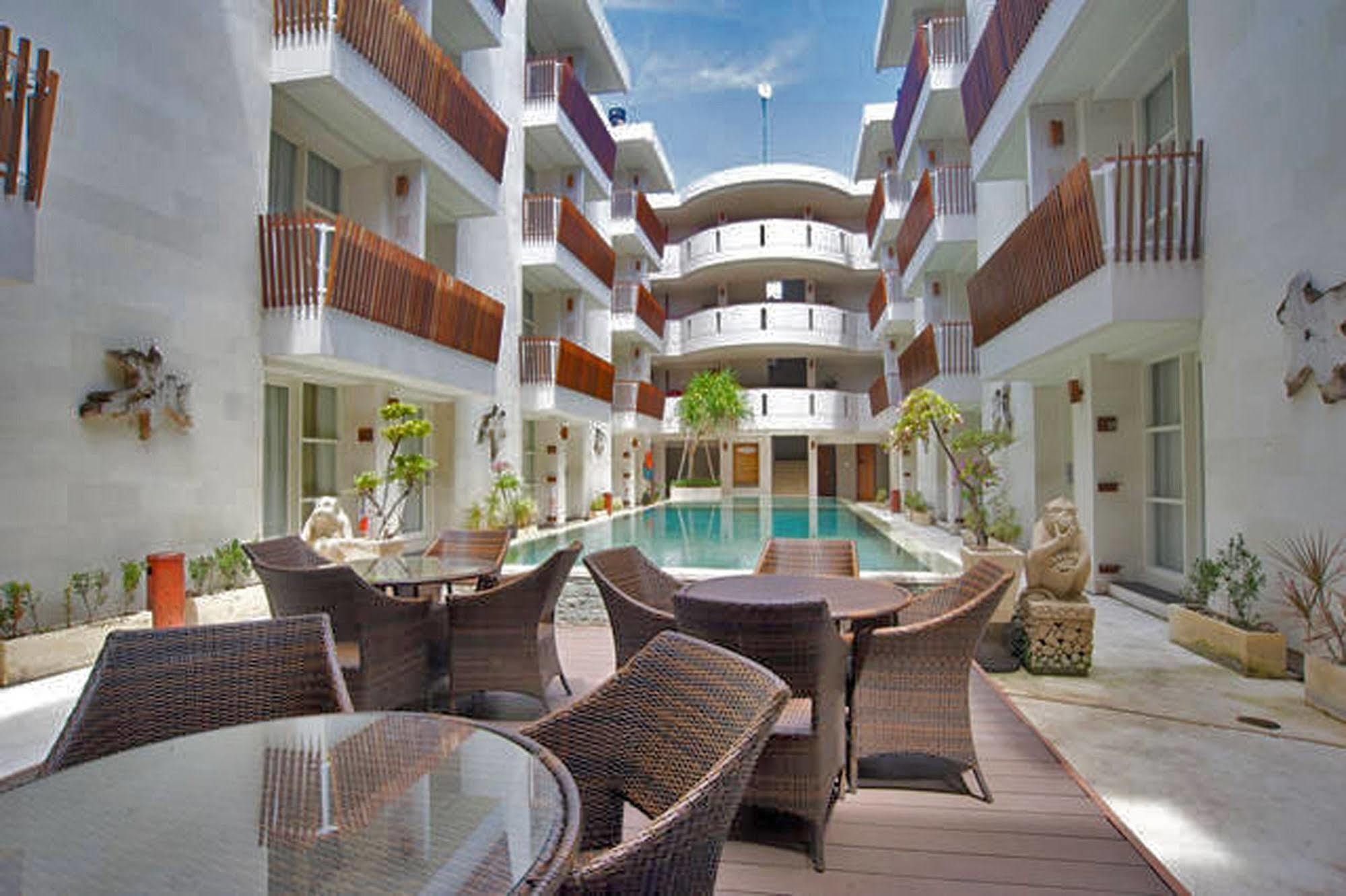 Holiday Inn Express Bali Sunset Road By Ihg Kuta  Ngoại thất bức ảnh