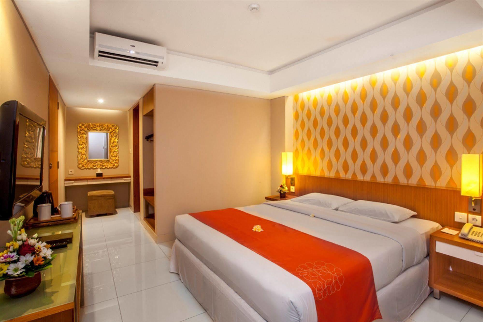 Holiday Inn Express Bali Sunset Road By Ihg Kuta  Ngoại thất bức ảnh