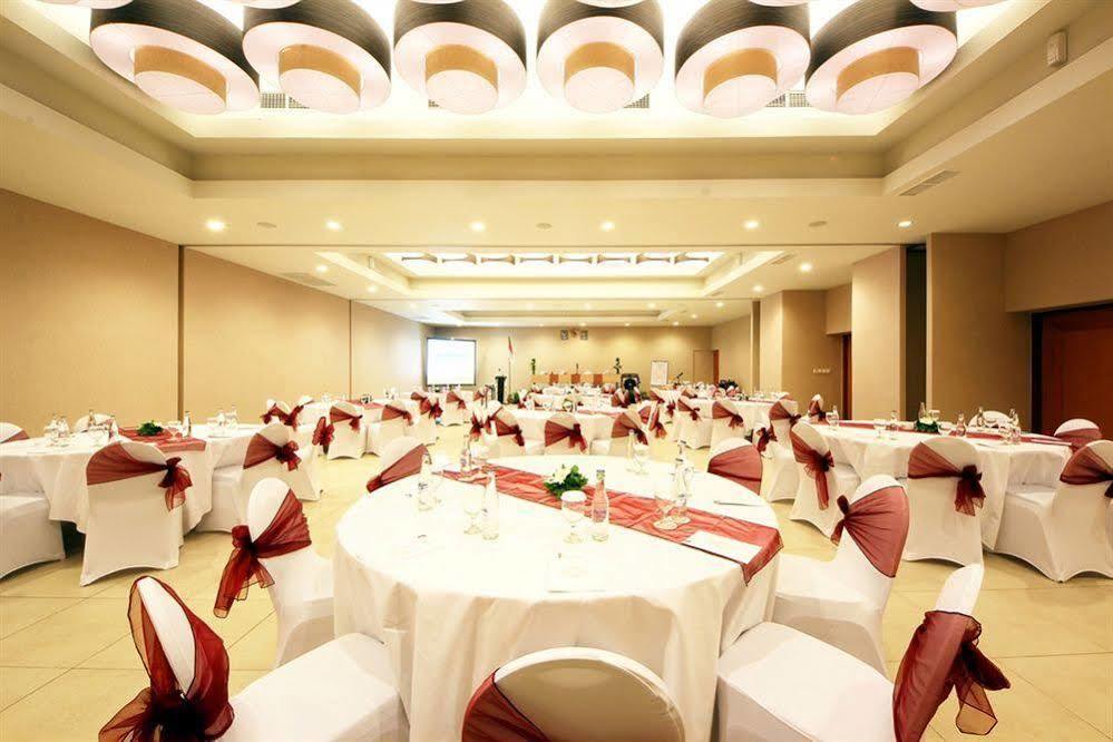 Holiday Inn Express Bali Sunset Road By Ihg Kuta  Ngoại thất bức ảnh